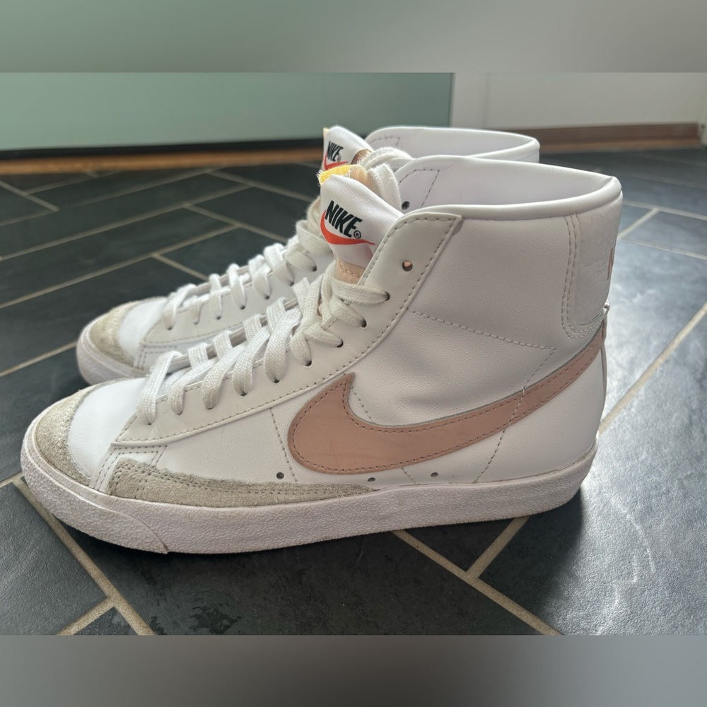 Nike women’s blazer mid 77 white/pink